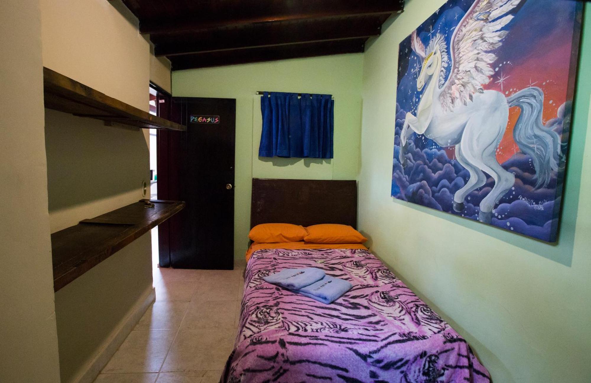 Arcadia Hostel Medellín Zimmer foto